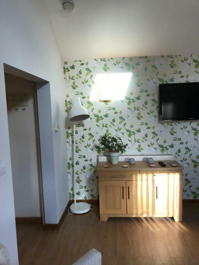 The Annex Apartment Is On Cheddar Bridge Apartments Exteriér fotografie